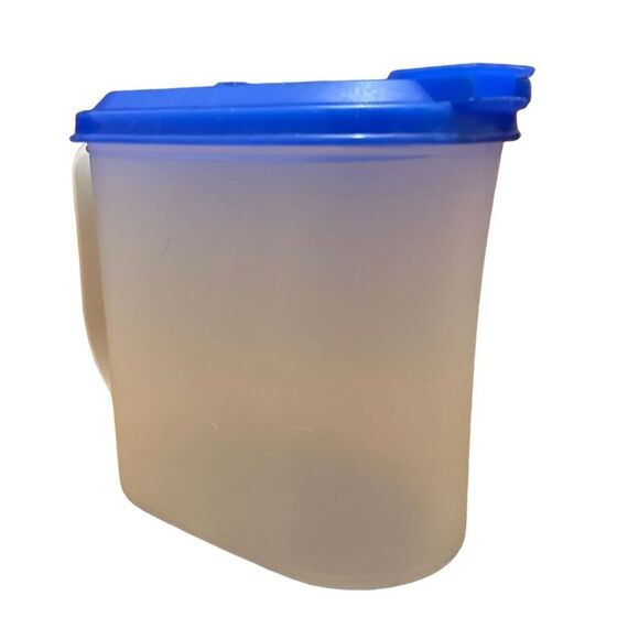 Tupperware 1 Quart semi sheer pitcher with blue flip top pouring lid 2189A-2. - Picture 2 of 5